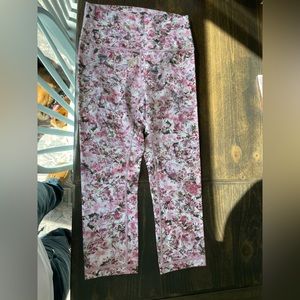 Lululemon- size 6 - crop 21” - multi colour - floral